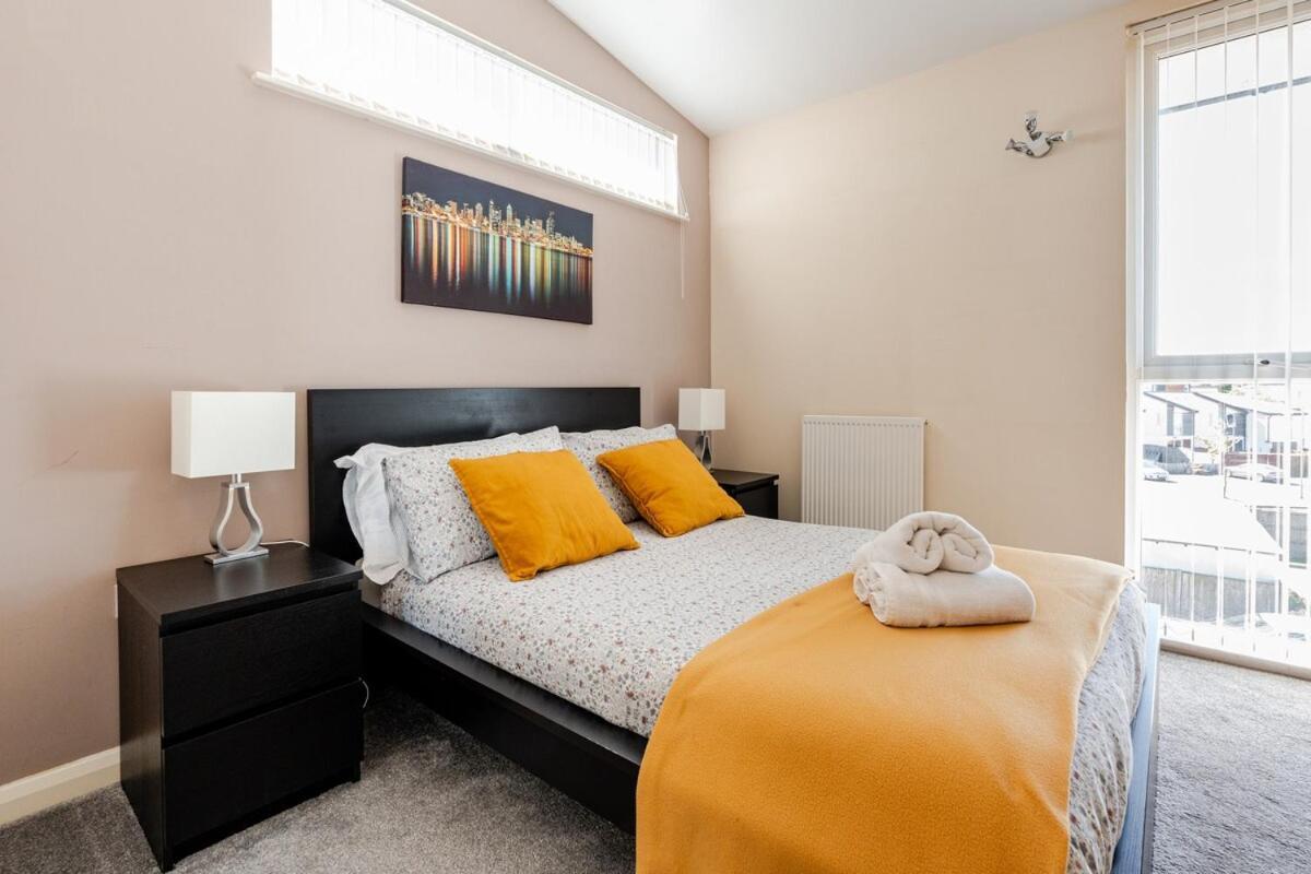 Comfortable 3-Storey House With Free Car Parking Manchester Dış mekan fotoğraf