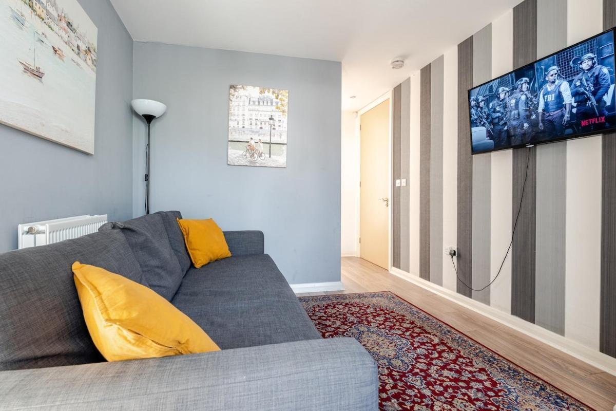 Comfortable 3-Storey House With Free Car Parking Manchester Dış mekan fotoğraf