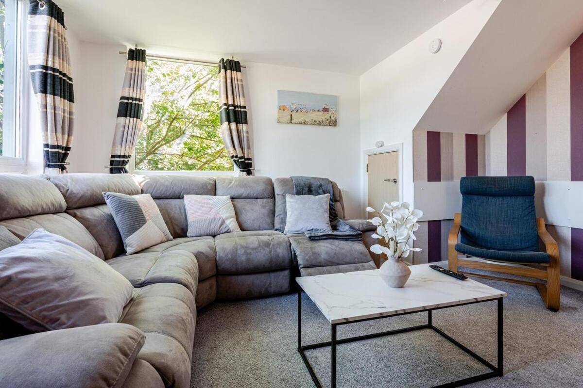 Comfortable 3-Storey House With Free Car Parking Manchester Dış mekan fotoğraf